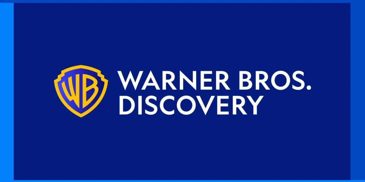 Warner Bros. Discovery | Gigante do Entretenimento Irá se Separar em Duas; Entenda Impactos Logo do conglomerado Warner Bros. Discovery, com fundo azul escuro e moldura em tom mais claro.