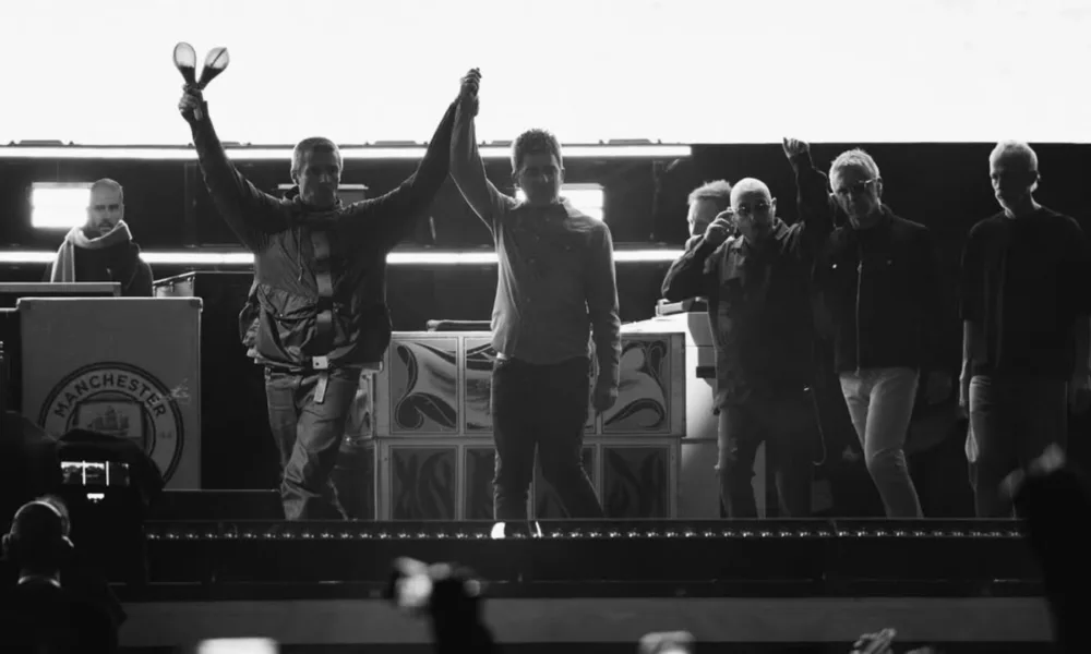 Oasis em show realizado em Cardiff, 04/07/2025.