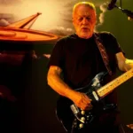 The Town 2025 | Saiba Como Concorrer a Ingressos Para o Festival David Gilmour em 2024 tocando guitarra no Royal Albert Hall.