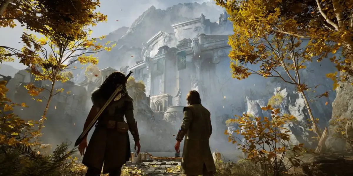 Ryn e seu parceiro Abram Finlay de costas em uma paisagem com árvores douradas ao redor e diante de uma paisagem com uma construção em arquitetura no estilo clássico meio a uma cadeina montanhosa, de dia, no jogo "Echoes of the End".