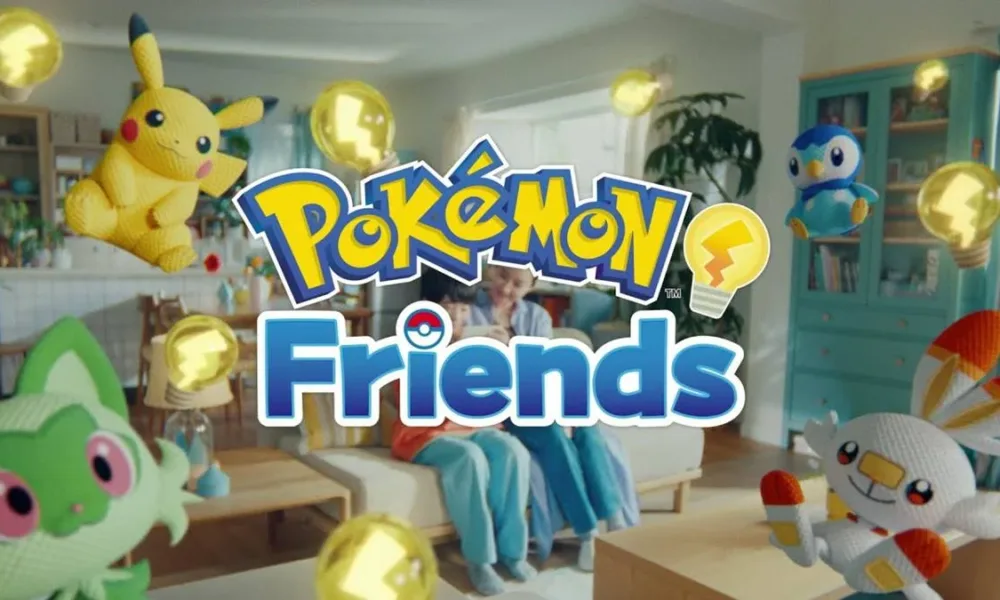 Imagem promocional em uma sala de estar com pessoas jogando no sofá Pokémon, e Pikachu, Sprigatito e Scorbunny nos cantos da tela pulando. Logo de "Pokémon Friends" ao centro.