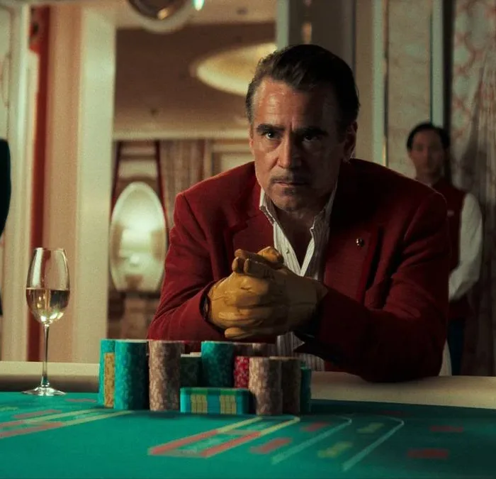 Colin Farrell como Lord Doyle, em um cassino, no filme "A Balada de um Jogador".