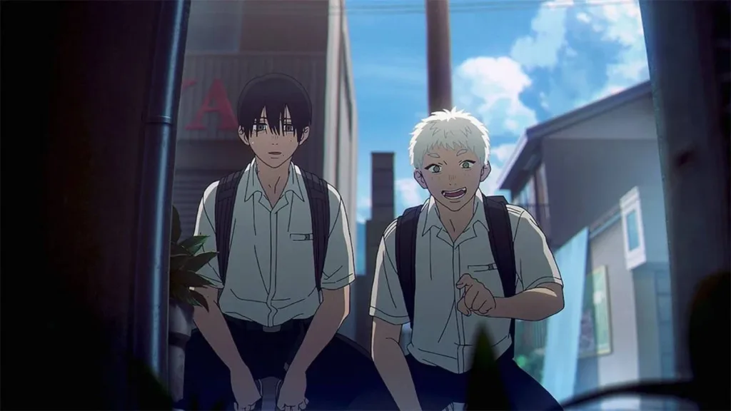 O Verão Que Hikaru Morreu | O Horror de Ser Adolescente (e Gay) 2 Yoshiki e Hikaru agachados em "O Verão Que Hikaru Morreu". Yoshiki está com um olhar surpreso e Hikaru bem animado. Eles olham para baixo, para um gato que está na posição da câmera/do telespectador.