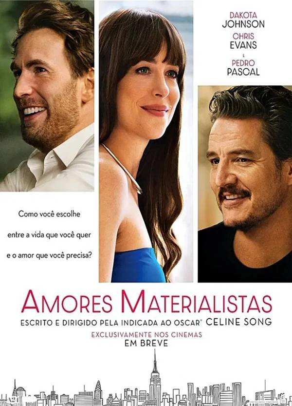 Amores Materialistas | Novo Filme de Dakota Johnson Estreou Dia 31 de Julho 1 Pôster em português de "Amores Materialistas", da A24, com o perfil dos três protagonistas em retângulos postos em alturas diferentes em um fundo branco.