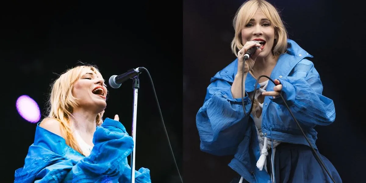 Colagem com duas fotos de Natasha Bedingfield, vestido esvoaçante azul, no The Town 2025, palco Skyline.