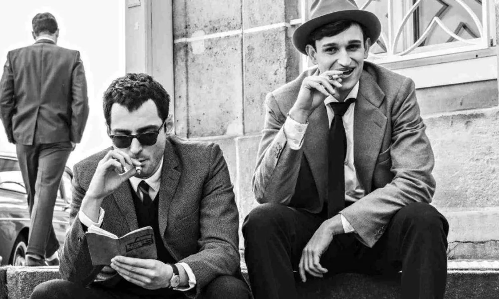 Fotografia em preto e branco usada como material promocional para 'Nouvelle Vague', filme de 2025.