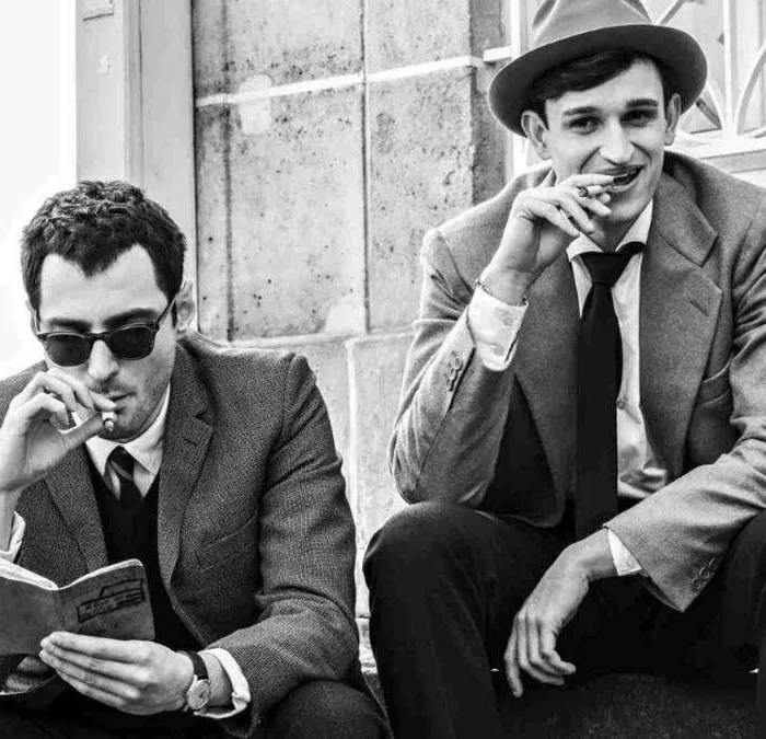 Fotografia em preto e branco usada como material promocional para 'Nouvelle Vague', filme de 2025.