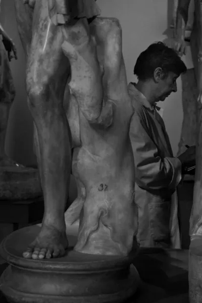 Abaixo das Nuvens | A Poesia em Preto e Branco de Pompéia sob o Vesúvio Pompéia