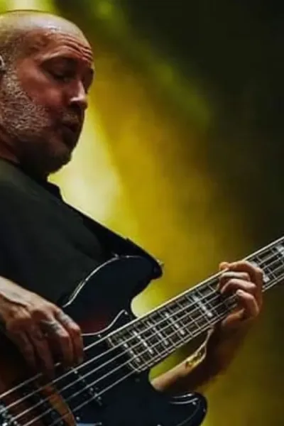 Sam Rivers, baixista do Limp Bizkit, Morre aos 48 anos Sam Rivers em show com o Limp Bizkit