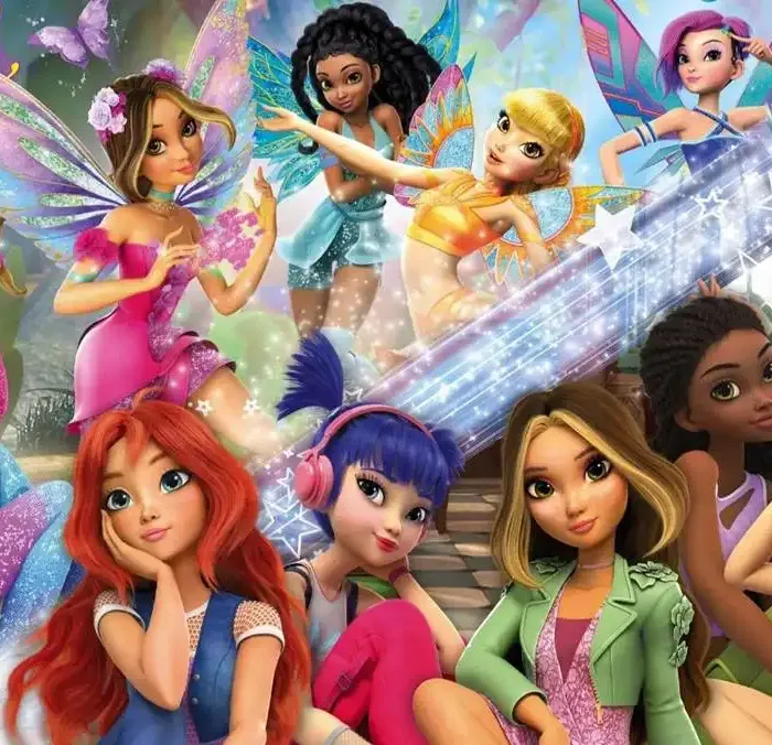 Fadas do reboot de Winx em 2025, em 3D, em imagem promocional, sentadas na biblioteca, e acima colagem com elas na forma de fadas.