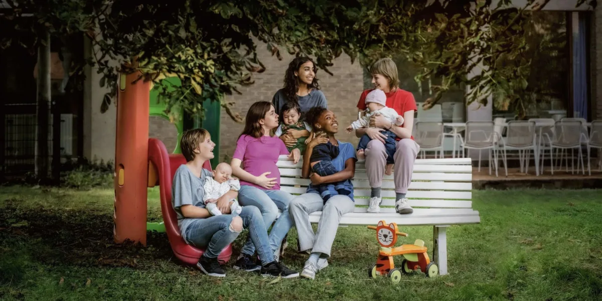 Jovens Mães | As Dificuldades da Maternidade Precoce Jovens Mães