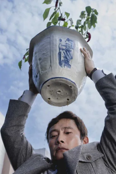 No Other Choice | O Homem Comum em uma Jornada Criminosa Macabrabramente Bem Humorada No Other Choice