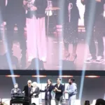 Fernanda Montenegro ao lado de elenco de "Velhos Bandidos" no Palco Thunder na CCXP25.