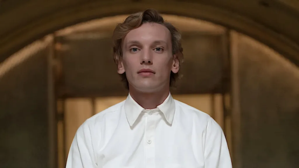 Stranger Things | A História de Hawkins, a Origem do Mundo Invertido e Tudo o Que Aconteceu Antes do Final 4 Jamie Campbell Bower em Stranger Things 5