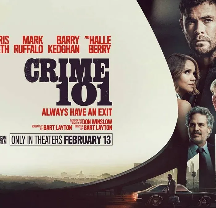 Pôster horizontal de "Caminhos do Crime" ("Crime 101"), filme de 2026, com elenco, nomes em vermelho, e lettering do nome em destaque em inglês em fundo cinza.