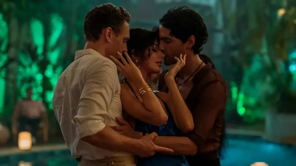 Imagem de cena de dança no terceiro episódio da segunda temporada de "O Gerente Noturno". Tom Hiddleston está à esquerda.