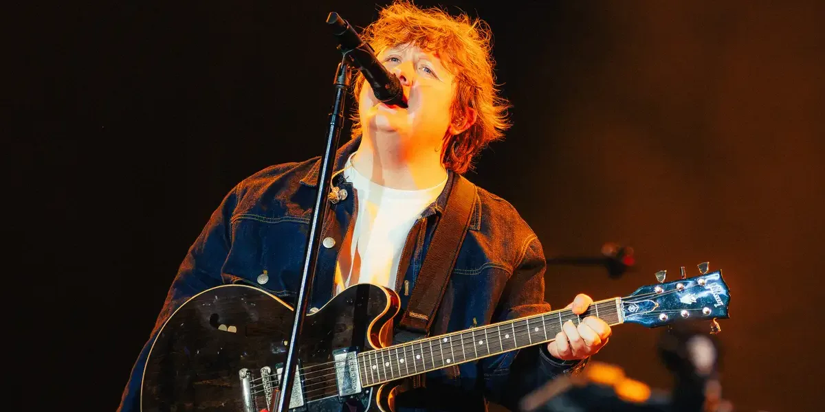 Lollapalooza 2026 | Lewis Capaldi Volta aos Palcos e Transforma o Budweiser Stage em um Coletivo de Emoções Lewis Capaldi no Lollapalooza Brasil 2026