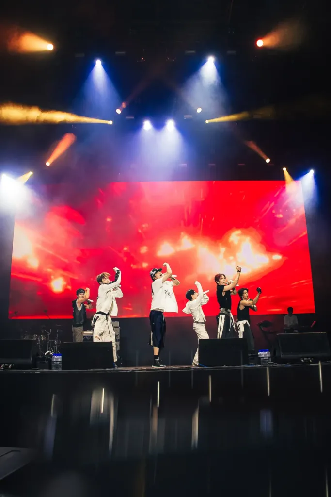 Lollapalooza 2026 | RIIZE Chega Pela Primeira Vez ao Brasil e Conquista o Flying Fish com Precisão e Afeto 1 RIIZE no Lollapalooza Brasil 2026