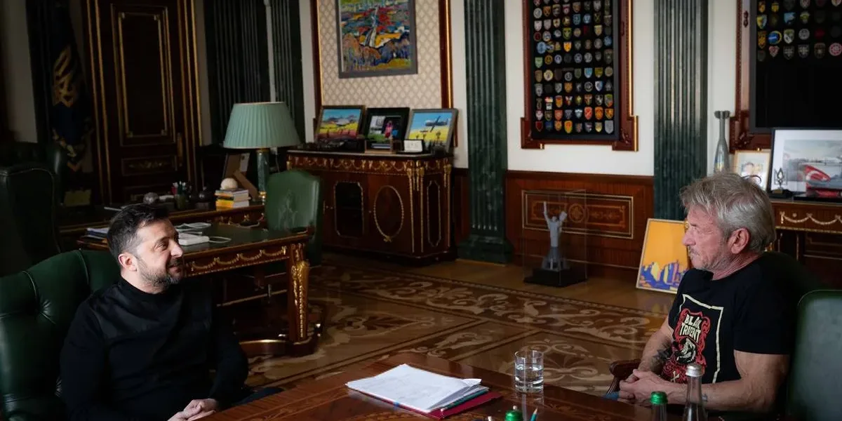 Sean Penn Ganha Oscar Mas Não Foi à Cerimônia — Entenda Caso Sean Penn (à direita) sentado frente ao presidente da Ucrânia, Volodymyr Zelensky (à esquerda) em imagem publicada um dia após a cerimônia do Oscar 2026.