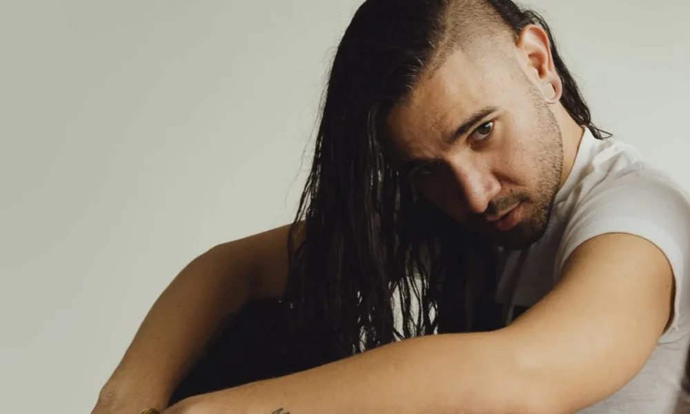 Skrillex em ensaio editado por Marilyn Hue para a Atlantic Records.