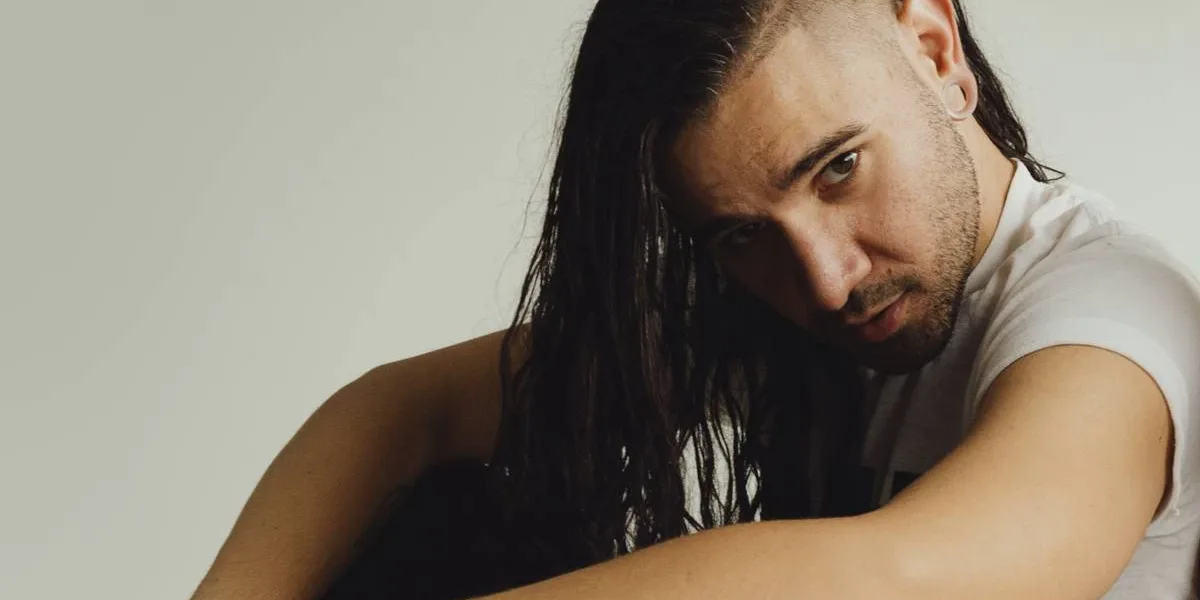 Lollapalooza 2026 | Skrillex: Do Rock ao Domínio da Música Eletrônica à Ascensão de um Visionário Skrillex em ensaio editado por Marilyn Hue para a Atlantic Records.