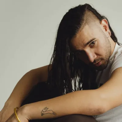 Skrillex em ensaio editado por Marilyn Hue para a Atlantic Records.