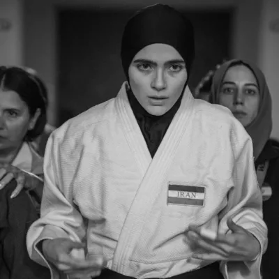 Shot em preto em branco do filme iraniano "Tatami".