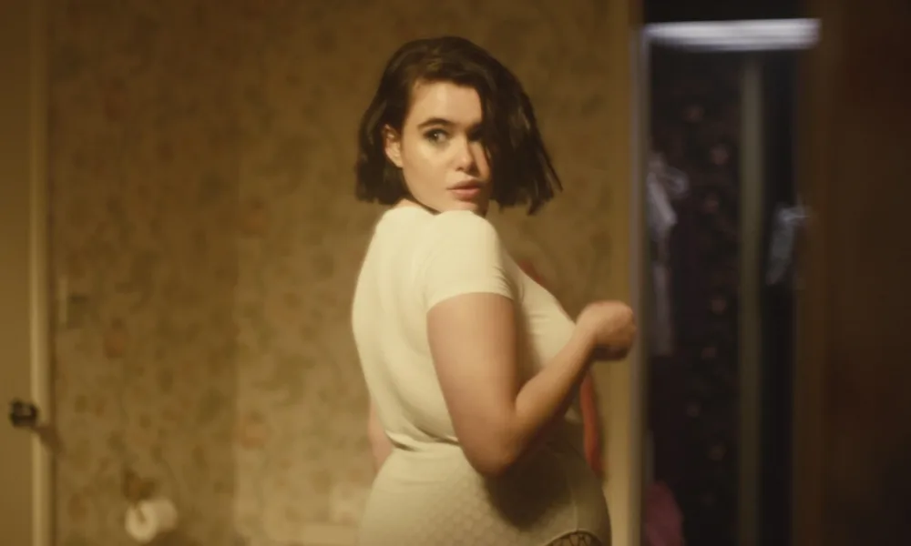 Barbie Ferreira é a protagonista de "Faces da Morte"