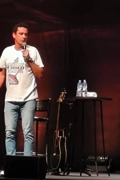 Rafael Portugal em show no Qualistage em 2026.