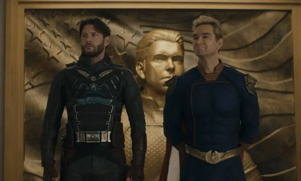 Jensen Ackles e Antony Starr caracterizados como Soldier Boy e Homelander no segundo episódio da quinta temporada de "The Boys".