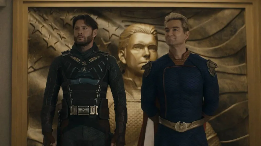 The Boys (5ª Temporada) | Entre Acertos e Excessos, Série Encerra Sua História, Com Desempenho Abaixo do Esperado 5 Jensen Ackles e Antony Starr caracterizados como Soldier Boy e Homelander no segundo episódio da quinta temporada de "The Boys".
