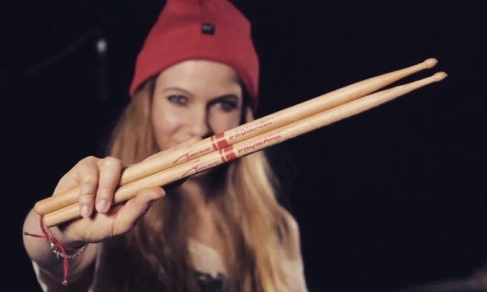 Anika Nilles nova baterista do Rush