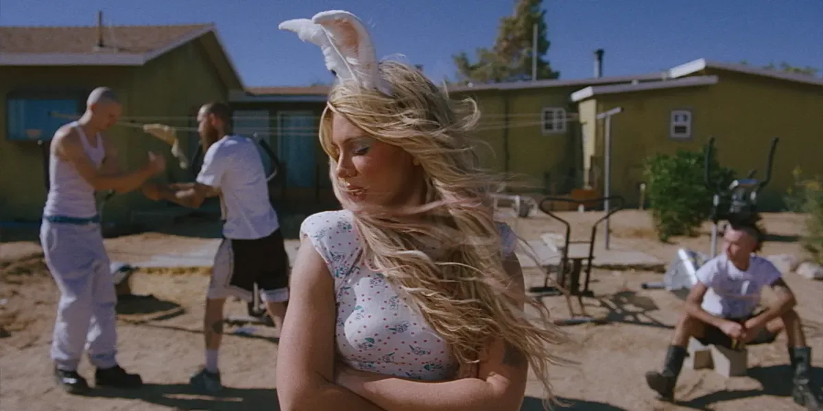 Slayyyter e o Sucesso de ‘Worst Girl in America’ | Como a Artista Conquistou o Mainstream Desconstruindo o Sonho Americano Worst Girl in America