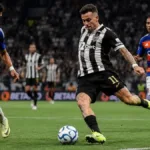 Atlético Mineiro em partida, com posse de bola. Imagem gerada por IA.