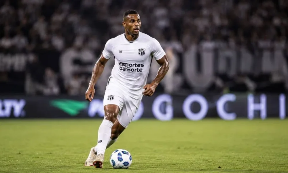 Jogador do Ceará com domínio de bola em partida. Imagem gerada por IA.