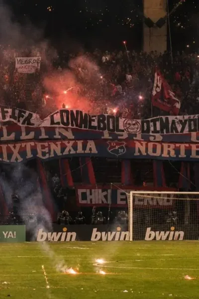 Confusão em estádio jogo do Independiente Medellín. Imagem gerada por Inteligência Artificial.