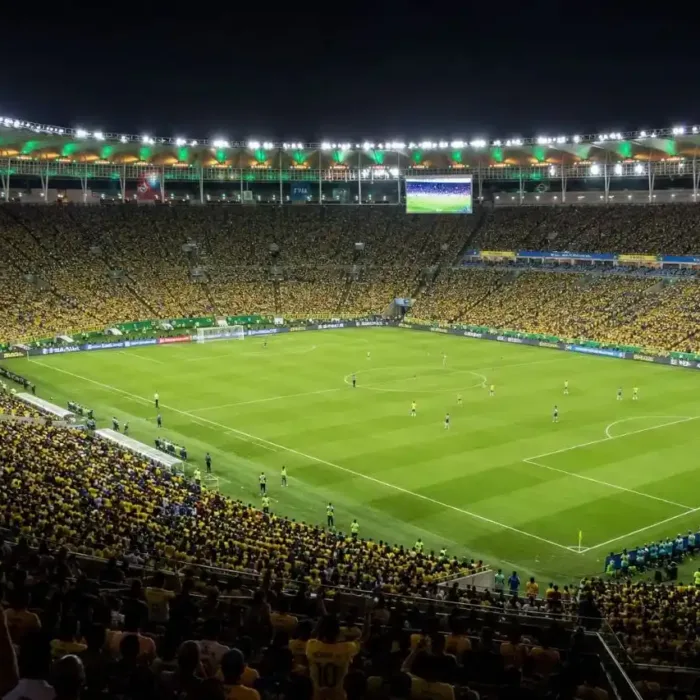 Estádio com torcida quase toda em verde amarelo. Imagem gerada por IA.