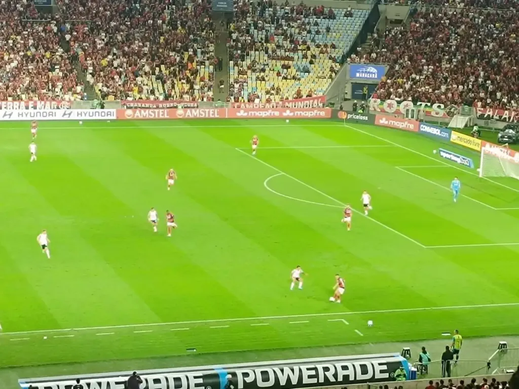 Pedro Decide, Flamengo Vence o Estudiantes e Garante Vaga nas Oitavas da Libertadores 3 Fotografia do jogo Flamengo vs. Estudiantes de La Plata.