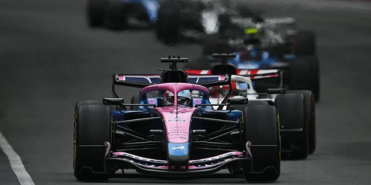 F1 | Nove Pilotos Podem Ser Investigados Após classificação Sprint do GP do Canadá Esta imagem retrata a equipe Alpine durante uma corrida de Fórmula 1, durante o GP do Canadá.