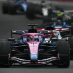 Esta imagem retrata a equipe Alpine durante uma corrida de Fórmula 1, durante o GP do Canadá.