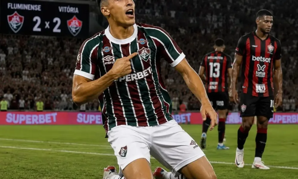 Kevin Serna, de joelhos comemorando, apontando para o escudo do time, em partida contra o Vitória, empatando em 2x2. Imagem gerada por IA.