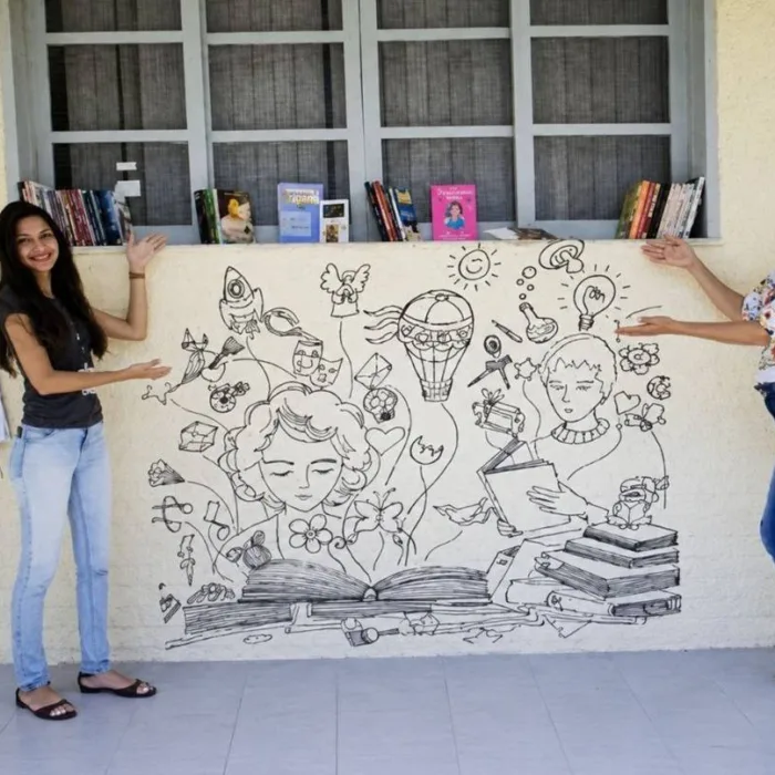 Apresentação do projeto "Livro: Liberdade para a Alma" em mural.