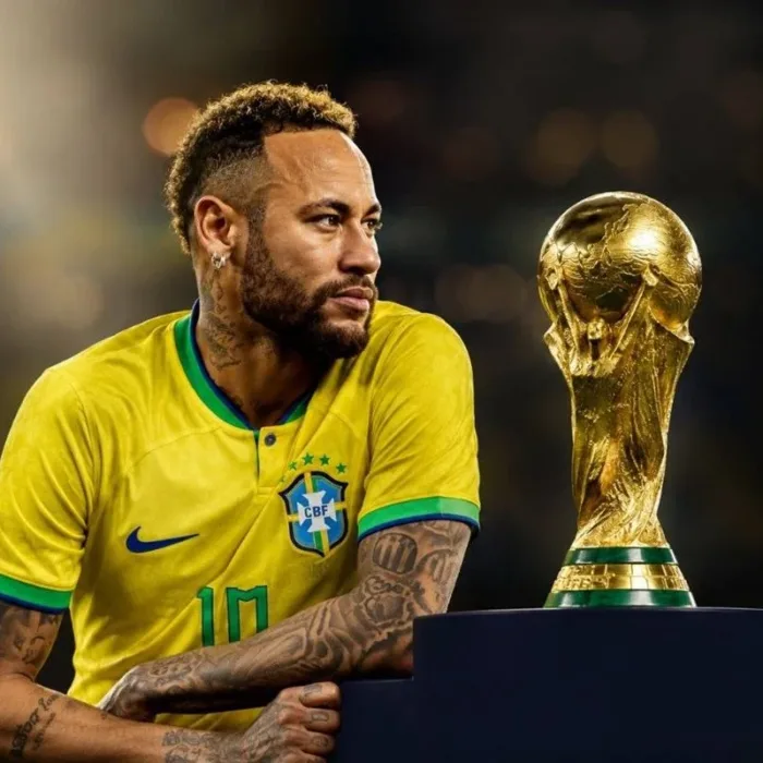 Neymar apoiado com braço esquerdo sobre um estande com a taça da copa do mundo. Ele está com camisa verde e amarela, uma expressão neutra. Imagem gerada por IA.