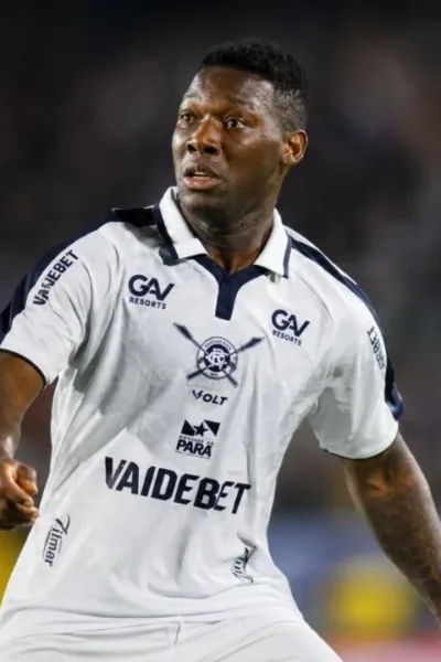Patrick de Paula com uniforme do Remo. Imagme gerada por IA.