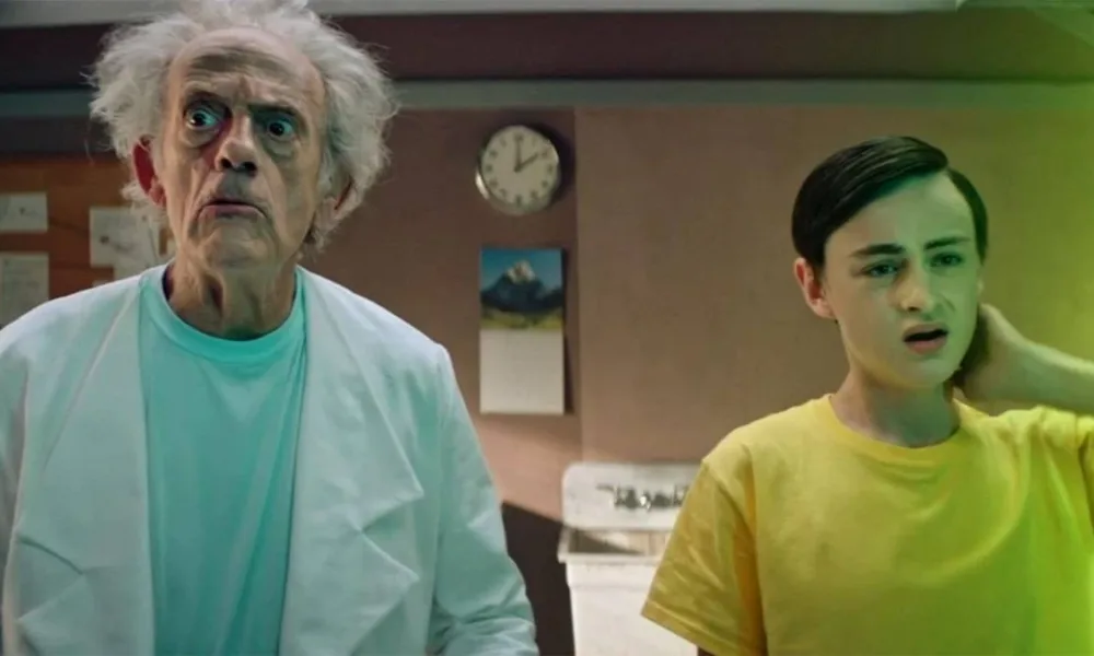 Campanha promocional da Adult Swim estrelada por Christopher Lloyd como Rick Sanchez e Jaeden Martell como Morty em laboratório.