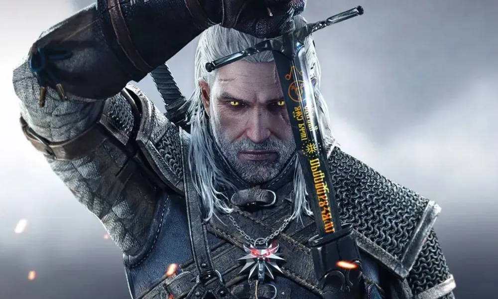 Geralt de Rivia, série de jogos The Witcher, em imagem focada no busto centralizada com ele puxando sua espada, braço direito erguido.
