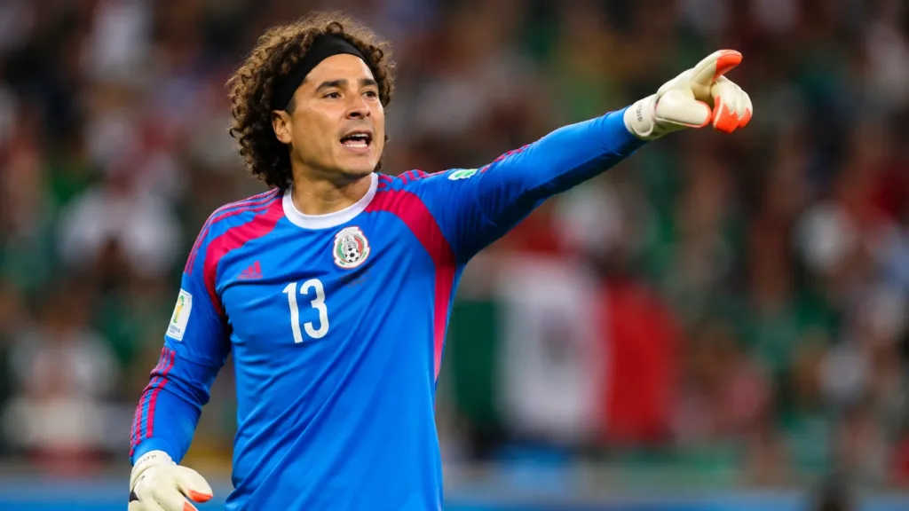 Copa do Mundo | 8 Goleiros que Fizeram História nos Mundiais 1 Copa do Mundo Guillermo Ochoa pela seleção do México