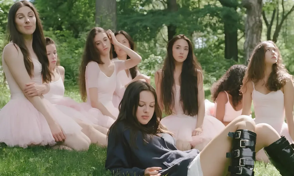 Olivia Rodrigo - You seem pretty sad for a girl so in love