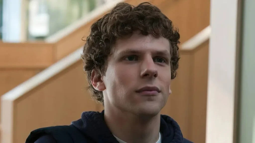 "A Rede Social 2" Ganha Primeiro Trailer e Promete Expor os Bastidores Mais Sombrios do Facebook 5 Mark Zuckeberg A Rede Social Jesse Eisenberg 2010