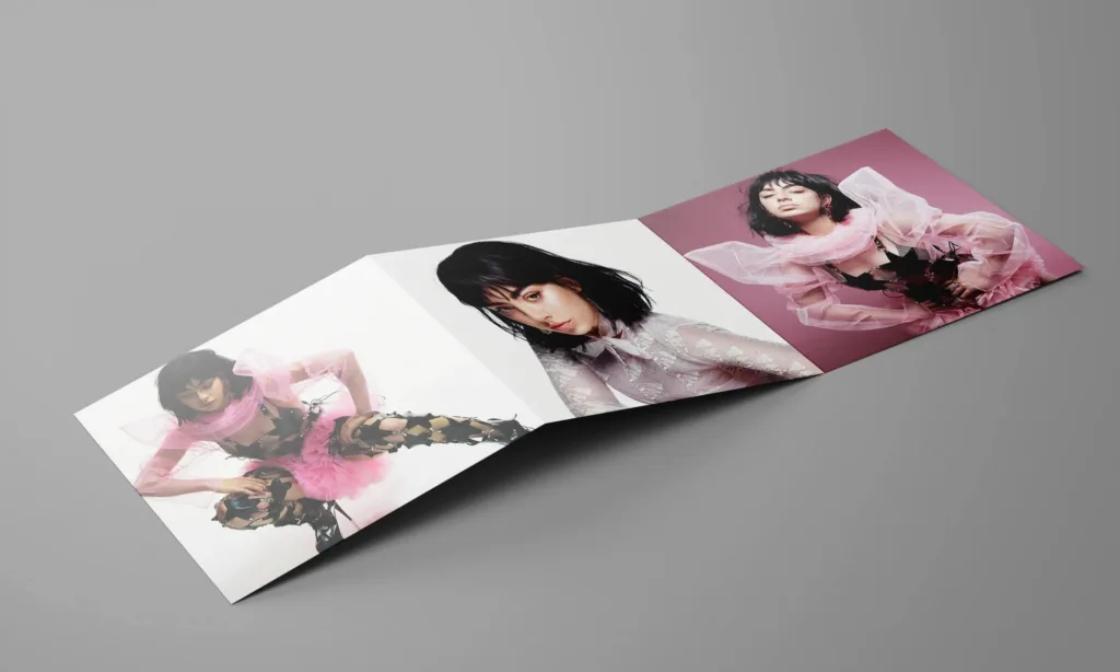 Pop 2 Charli XCX Encarte